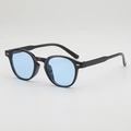 Retro-Sonnenbrille mit schwarzem Rundrahmen, hellblauen Gläsern und Silbernieten - Schwarzer Rahmen Blaue Gläser