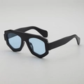 Lunettes de soleil géométriques noires avec verres bleu clair au design octogonal - Monture Noire Verres Bleus