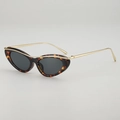 Retro cat-eye sunglasses with tortoiseshell frame and gold metal accents on the temple - Tortoise Frame Grey Lens