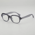 Lunettes de soleil carrées gris foncé translucides pour femme avec protection UV - Monture Grise Translucide Verres Clairs
