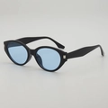 Occhiali da sole vintage neri cat-eye con lenti blu e accenti in metallo argentato sui lati - Montatura Nera Lenti Blu (Occhiali da sole)