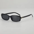 Gafas de sol rectangulares negras clásicas con montura cuadrada y remaches dorados - Montura Negra Lente Gris