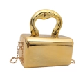 Elegante goldene Acryl-Box-Clutch mit Skulptur-Griff und einem dünnen Kettengurt - Gold