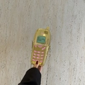 Mini-Umhängetasche im Retro-Handy-Design aus metallischem Gold mit Kettenriemen - Gold