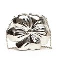 Silberne Abendtasche in Blumenform mit eleganter Kette für stilvolle Damen - Silber