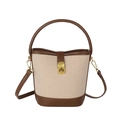 Bolso saco de lona beige minimalista con ribete de cuero marrón y cierre dorado - Marrón