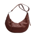 Bolso de hombro media luna marrón oscuro en cuero mate con correa ajustable chic - Marrón