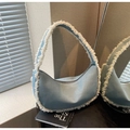 Sac hobo en jean avec bordures effilochées blanches et fermeture éclair pour femmes - Bleu