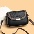 Sac bandoulière noir élégant avec bordure marron et texture crocodile sur le rabat - Noir
