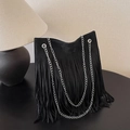 Schwarze Retro-Fransen-Schultertasche mit Wildleder-Fransen und silbernen Metallketten - Schwarz