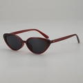 Occhiali da sole vintage gatto con montatura bordeaux e lenti scure protettive - Occhiali da sole / Montatura Rosso Giuggiola Lenti Grigie