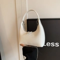 Borsa hobo minimalista in pelle verniciata bianca con catena d'argento e manico - Senza Ciondolo / Bianco