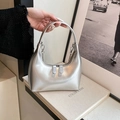 Borsa a mezzaluna argento metallizzato con manico circolare e doppia zip di chiusura - Senza Ciondolo / Argento