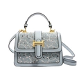 Bolso bandolera azul claro con bordados plateados y detalles de lentejuelas brillantes - Azul claro