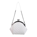 Sac bandoulière blanc matelassé avec cadre en métal noir et bandoulière chaîne - Blanc