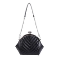 Sac coquille noir matelassé chic avec cadre métallique et bandoulière sur fond blanc - Noir