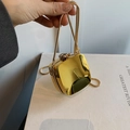 Mini borsa a scatola in metallo dorato con finitura a specchio e tracolla a catena - Oro Quadrato (2金色)