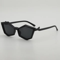 Lunettes de soleil géométriques futuristes en noir mat avec verres foncés style hip-hop - Protection UV400 / Monture Noire Verres Gris