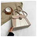 Sac à bandoulière plissé beige chic avec détails dorés et poignée design vintage - Kaki