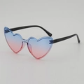 Occhiali da sole a cuore per bambini con lenti sfumate blu-rosa e stanghette nere - Sfumatura Blu Rosa