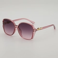 Occhiali da sole rosa con lenti sfumate viola e dettagli ad ala di cuore in oro - Montatura Rosa Trasparente Lenti Grigio Sfumato