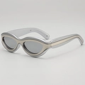 Lunettes de soleil œil de chat rétro-futuristes argentées à branches larges grises - Monture Argent Verres Miroir Blanc