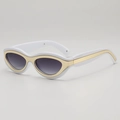 Lunettes de soleil œil-de-chat blanches avec détails dorés et verres gris dégradés - Monture Blanche Verre Gris