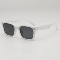 Gafas de sol cuadradas blancas modernas con lentes negras y patillas caladas - Lente anti-UV UV400 / Montura Blanca Lente Gris