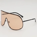 Übergroße braune Shield-Sonnenbrille mit schwarzen Nieten und schlankem Rahmen - Schwarzer Rahmen Orangefarbene Gläser