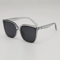 Lunettes de soleil carrées oversize en monture gris fumé avec verres gris foncé - Monture grise translucide Verres gris