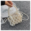 Elegante Abendtasche aus Perlen mit Kordelzug und praktischer Schulterkette - Weiß