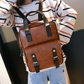 Zaino vintage in ecopelle marrone con cinturini caffè scuro e tasca con fibbia - Marrone