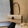 Minimalistische beige gewebte Handtasche mit schwarzen Lederriemen und Magnetschnalle - Beige mit Schwarz