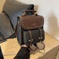 Retro Rucksack aus Leder in Schwarz und Braun mit Kontrastnähten und Gold-Details - Schwarz