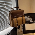 Retro Rucksack in Dunkelbraun und Khaki mit weißen Kontrastnähten und Goldschließe - Khaki