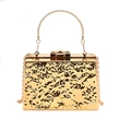 Goldene Hartschalen-Abendtasche mit Wasserwellenstruktur und Metallringgriff - Goldener Unregelmäßiger Gehämmerter Stil (3)