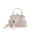 Champagnerfarbene Clutch mit Blumenstickerei, Metallgriff und Quasten-Dekoration - Champagnergold Blumenstickerei (3)