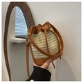 Bucket-Bag in Karamellbraun und Beige gewebt mit verstellbarem Schultergurt - Weiße Gewebte Tasche (Leder Patchwork Stroh)