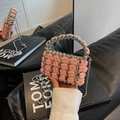 Borsa a mano con rose in resina rosa fatta a mano e tracolla a catena argento - Rosa
