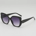 Chique cat-eye zonnebril met zwart montuur en paarse gradiënt glazen - Zwart Montuur Dubbel Grijze Lens