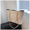 Borsa tote bianca con trama a coccodrillo e tracolla a catena dorata alla moda - Bianco