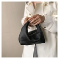 Elegante borsa a mano nera plissettata con manico corto e trama a increspature - Nero
