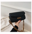 Bolso bandolera minimalista de cuero negro con correa de hombro marrón con nudos - Negro
