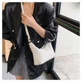 Borsa a tracolla bianca a righe plissettate con texture e tracolla sottile - Bianco