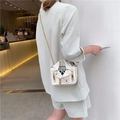 Mini borsa a tracolla bianca stile giacca da motociclista con catena d'oro donna - Bianco