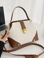Detalle del bolso de médico vintage con cuero grabado de cocodrilo y hebilla dorada - Blanco