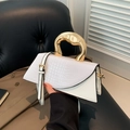 Borsa a mano bianca in finta pelle coccodrillo con manico in metallo dorato - Bianco