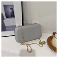Pochette da sera argento glitterata con catena dorata per eventi eleganti - Argento
