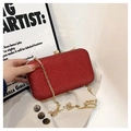 Elegante borsa da sera rossa con paillettes, tracolla a catena dorata e chiusura in metallo - Rosso