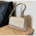 Borsa a tracolla beige quadrata minimalista con patta intrecciata e dettagli dorati - Bianco